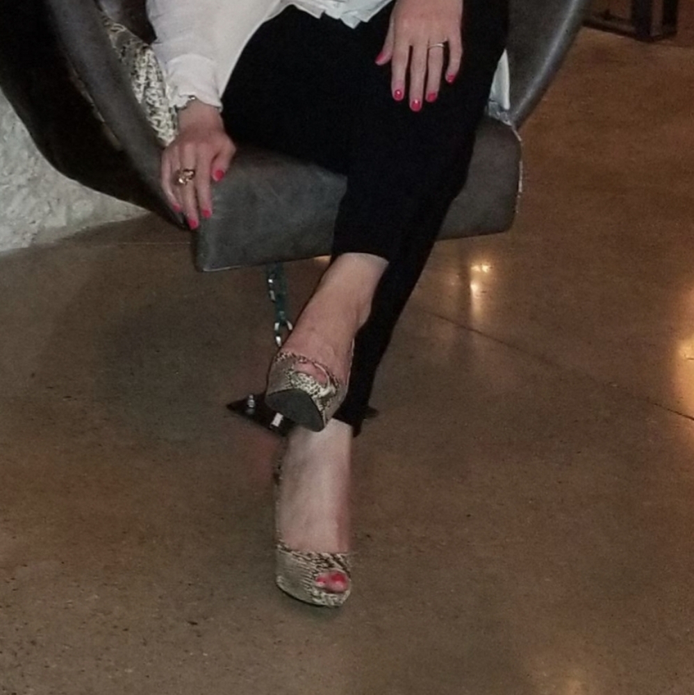 Leather snake print shoes